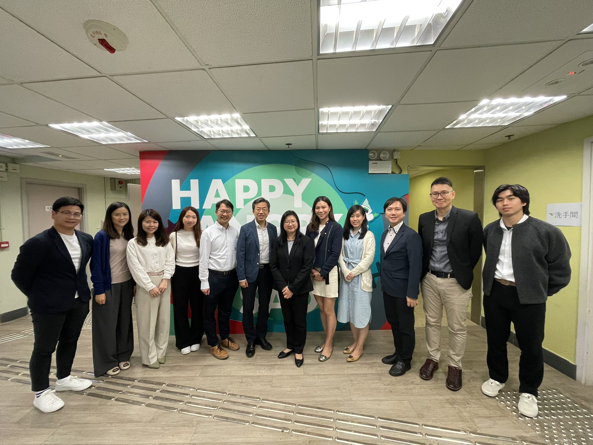 09/04/2025 : 香港賽馬會慈善事務部到訪 Chill Lab 超正常研究室